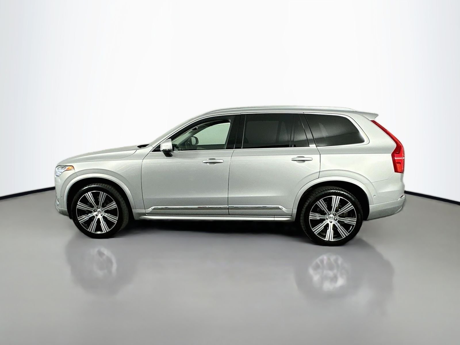 Used 2023 Silver Volvo Ultimate image 4