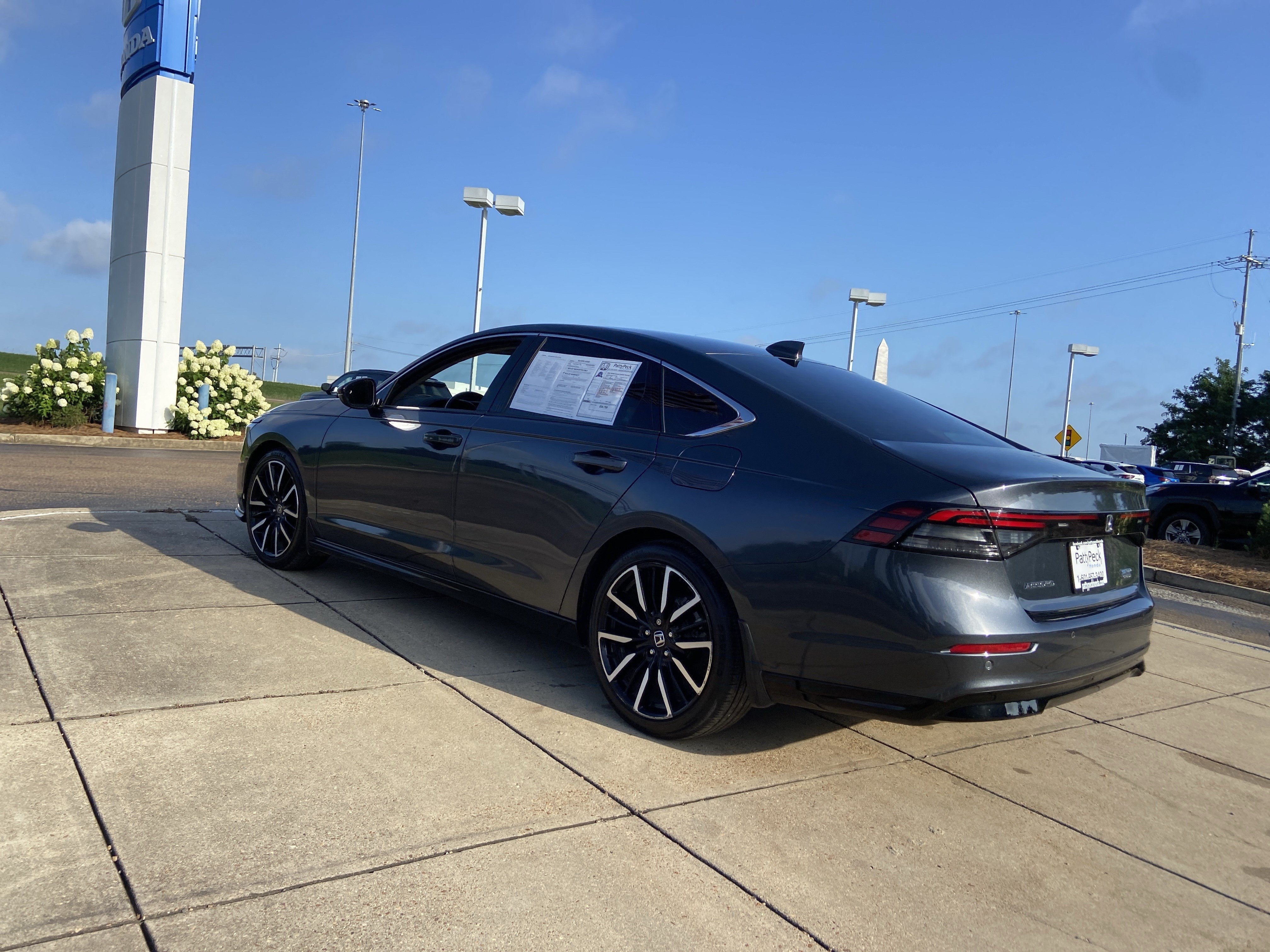 Used 2023 Meteorite Gray Metallic Honda Touring image 8