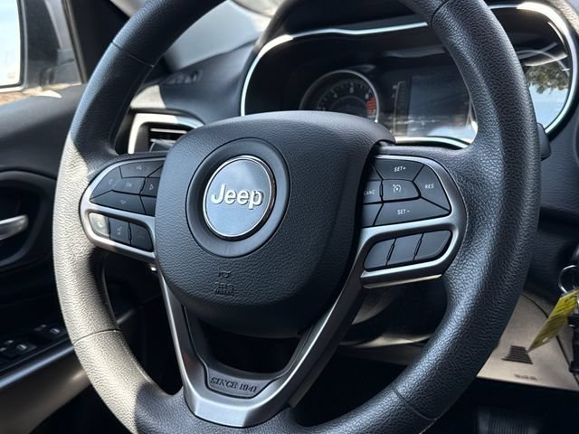 Used 2020 Billet Silver Metallic Clearcoat Jeep Latitude image 12