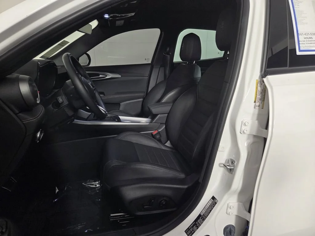Used 2025 Milano White Alfa Romeo Base image 11