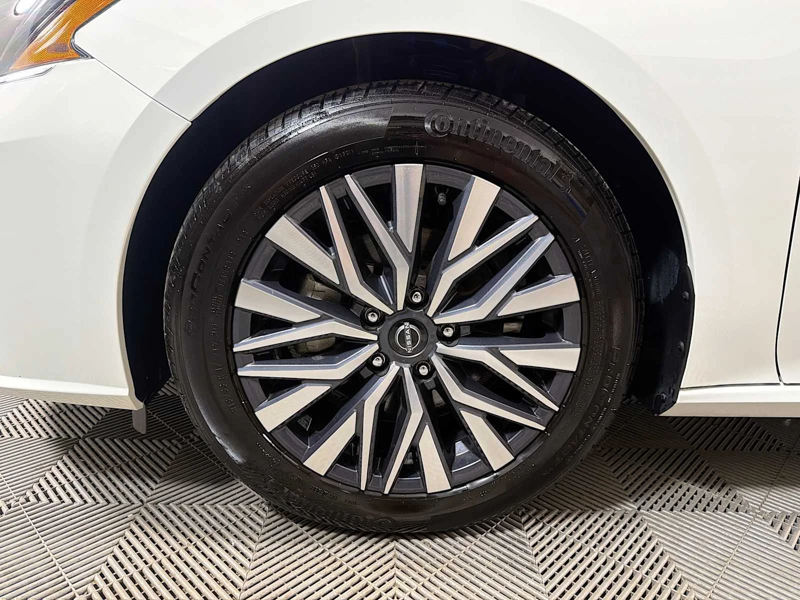 Certified Used 2025 Glacier White Nissan SV image 26