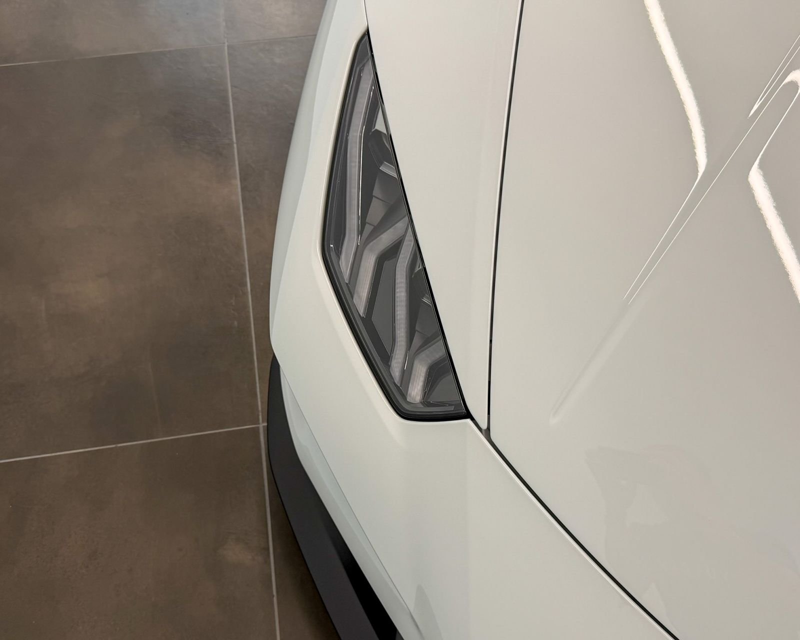 Used 2022  Lamborghini Base image 50