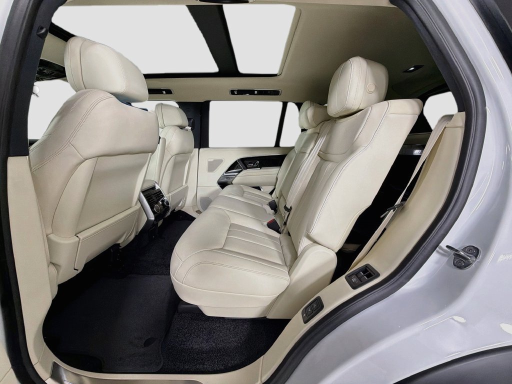 New 2027 Fuji White Land Rover SE image 26