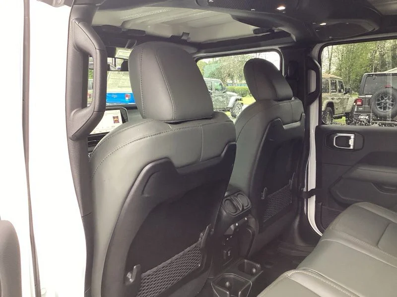 New 2026 Bright White Clear-Coat Exterior Paint Jeep Mojave image 2