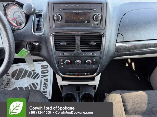 Used 2015 True Blue Pearlcoat Dodge AVP image 24