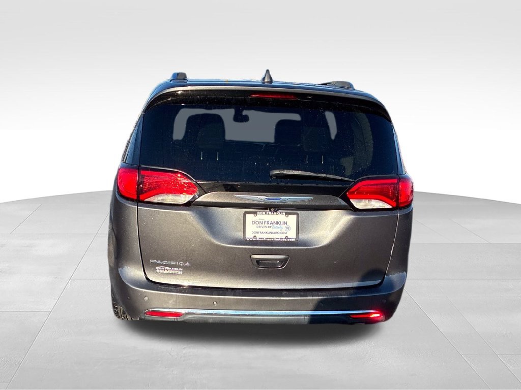 Used 2019 Gray Chrysler Touring L image 4