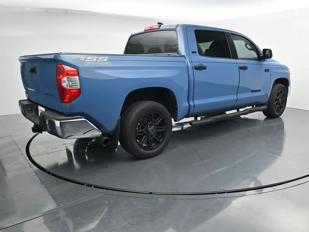 Used 2020 Blue Toyota SR5 image 7