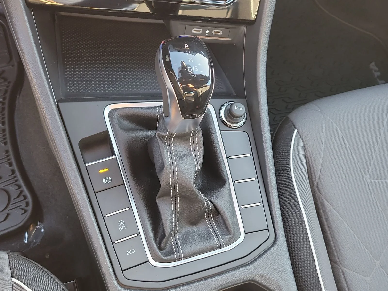New 2026 Platinum Gray Metallic Volkswagen 1.5T Sport image 25