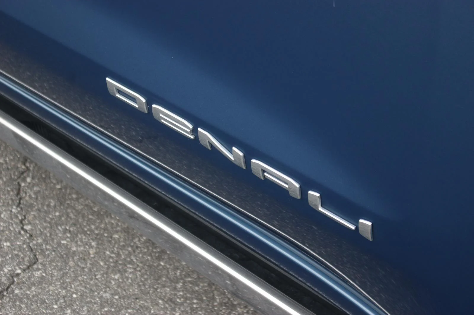 Used 2025 Downpour Metallic GMC Denali image 11