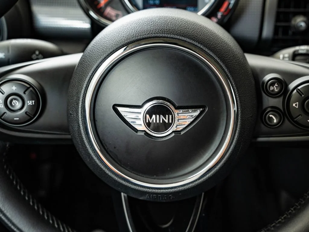 Used 2018 Pepper White MINI  image 27