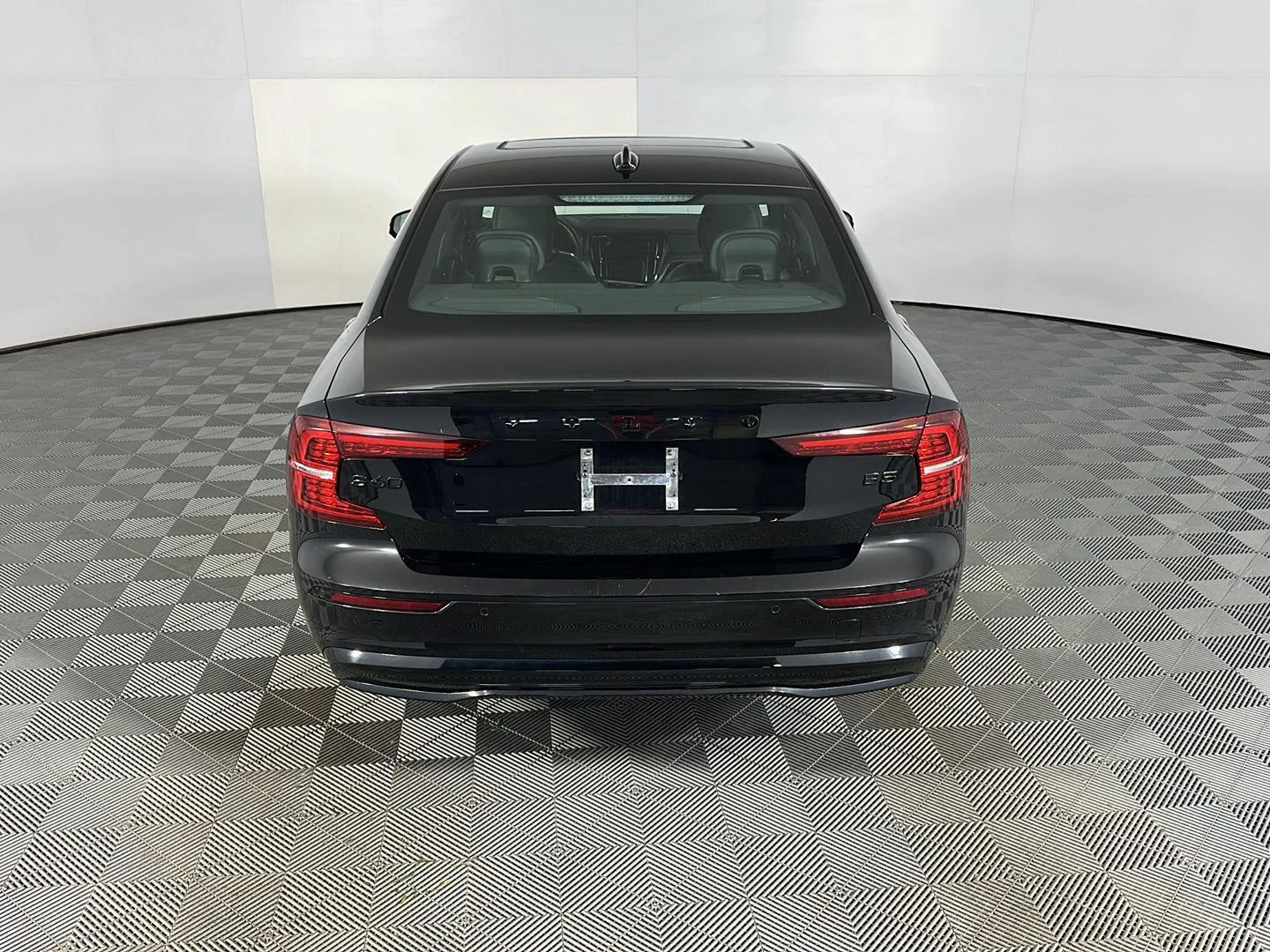 Used 2024 Onyx Black Metallic Volvo Plus Black Edition image 9