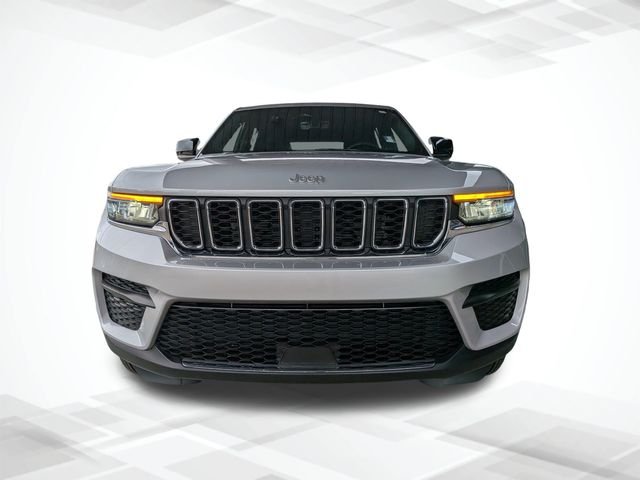 Used 2025 Silver Jeep Laredo X image 8