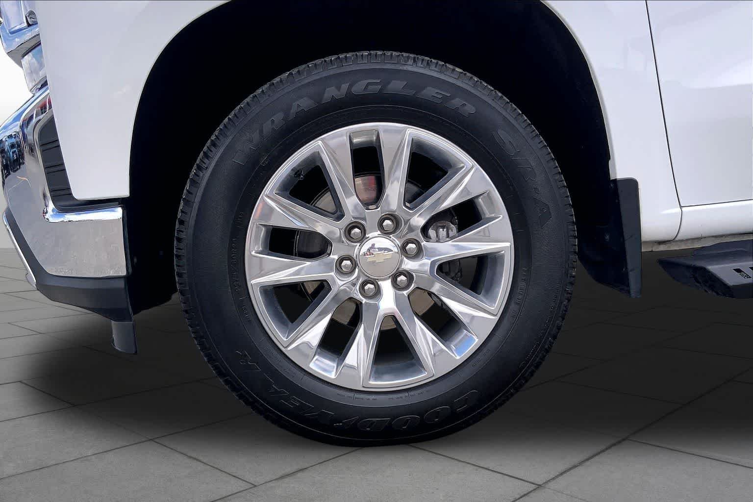 Used 2022 Summit White Chevrolet LTZ image 11