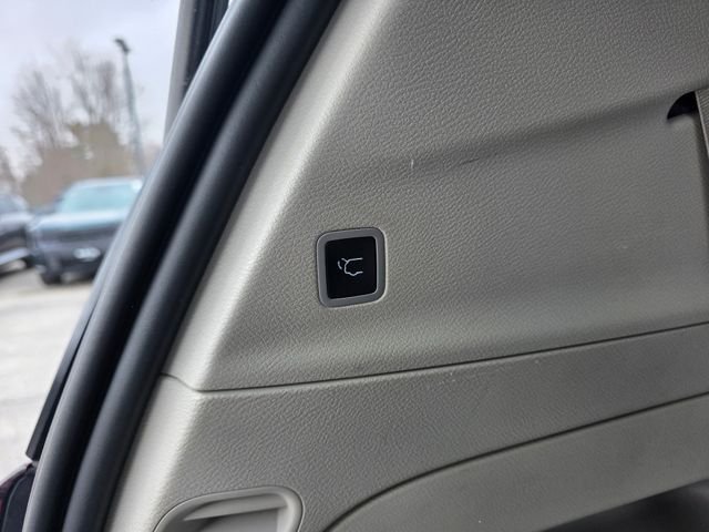 Used 2024 Silver Chrysler Touring L image 11