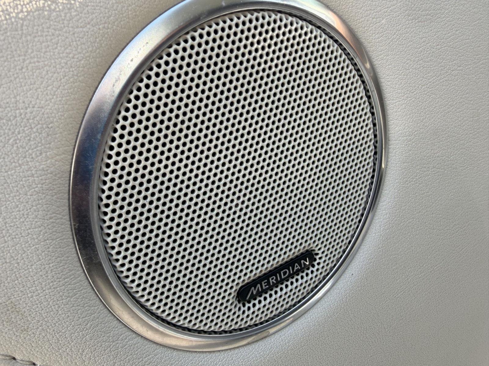 Used 2019 Byron Blue Metallic Land Rover HSE image 21