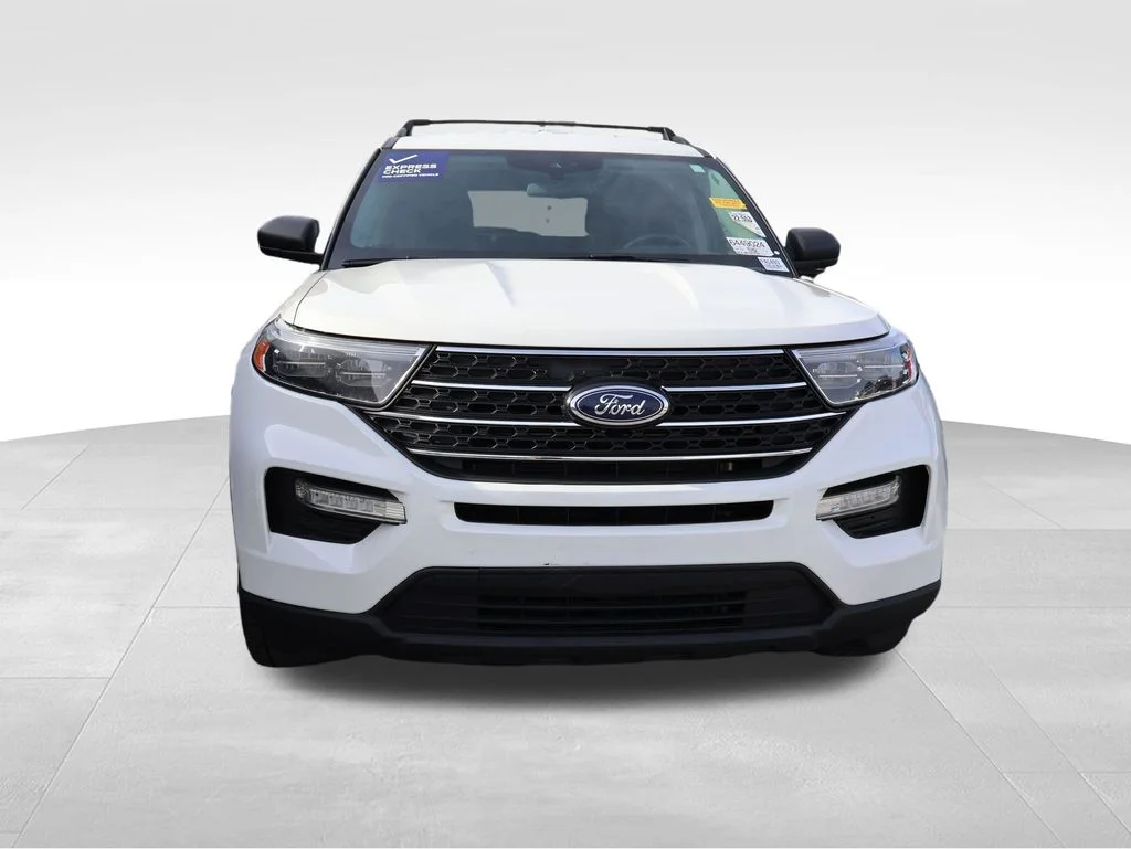 Used 2023 White Metallic Ford XLT image 7