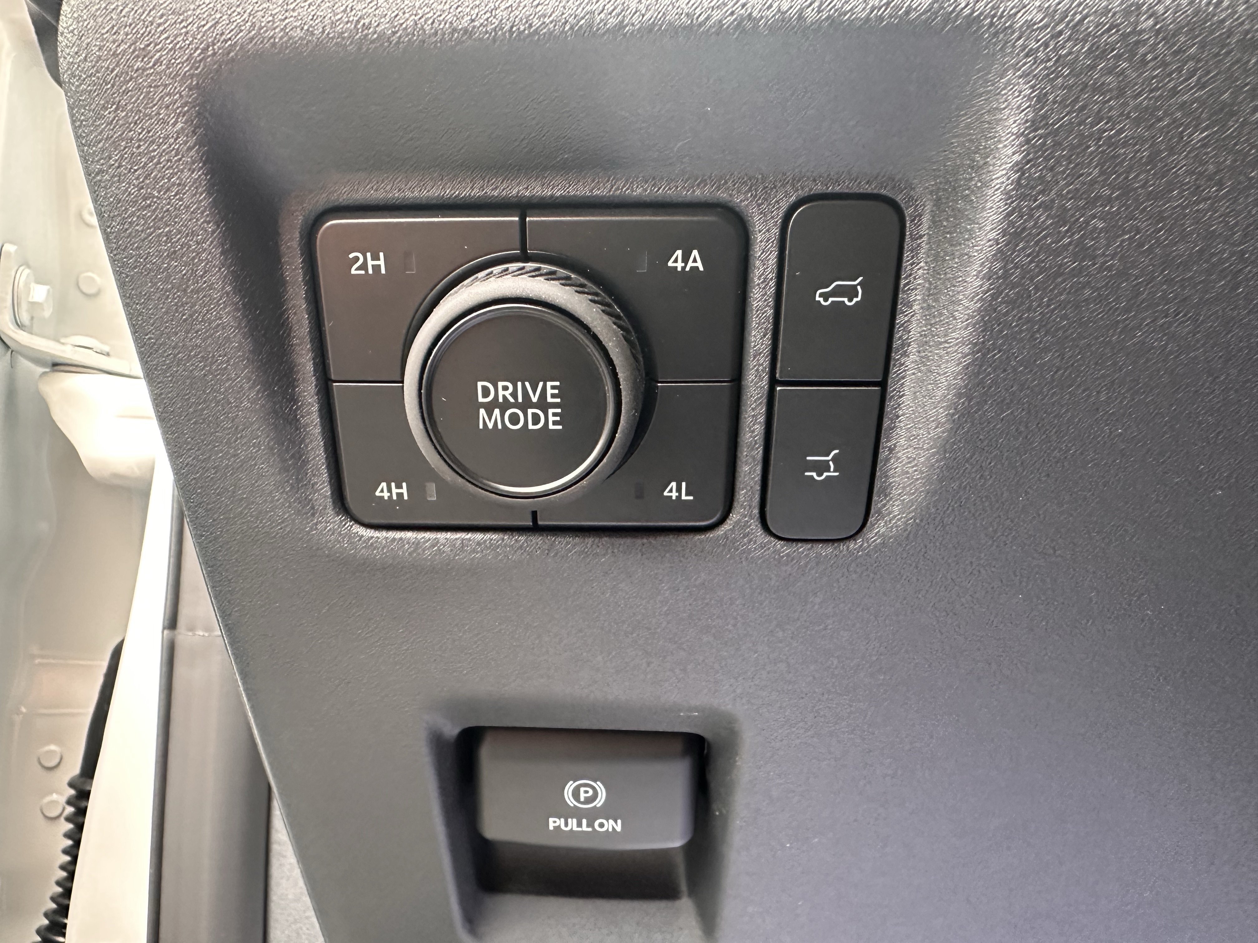 New 2026 Star White Metallic Tri-Coat Ford King Ranch® image 21