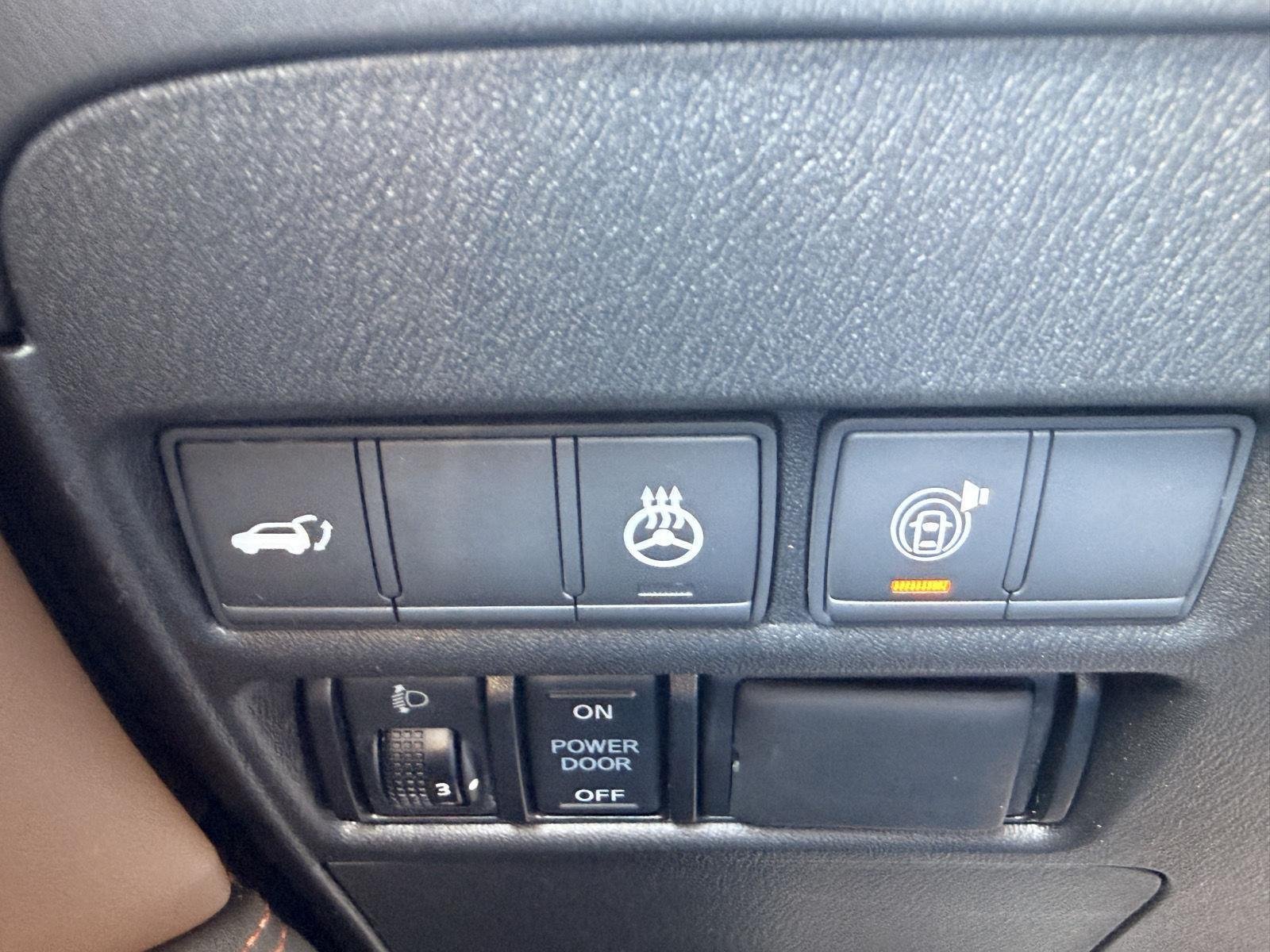 Used 2018 Super Black Nissan Platinum image 36