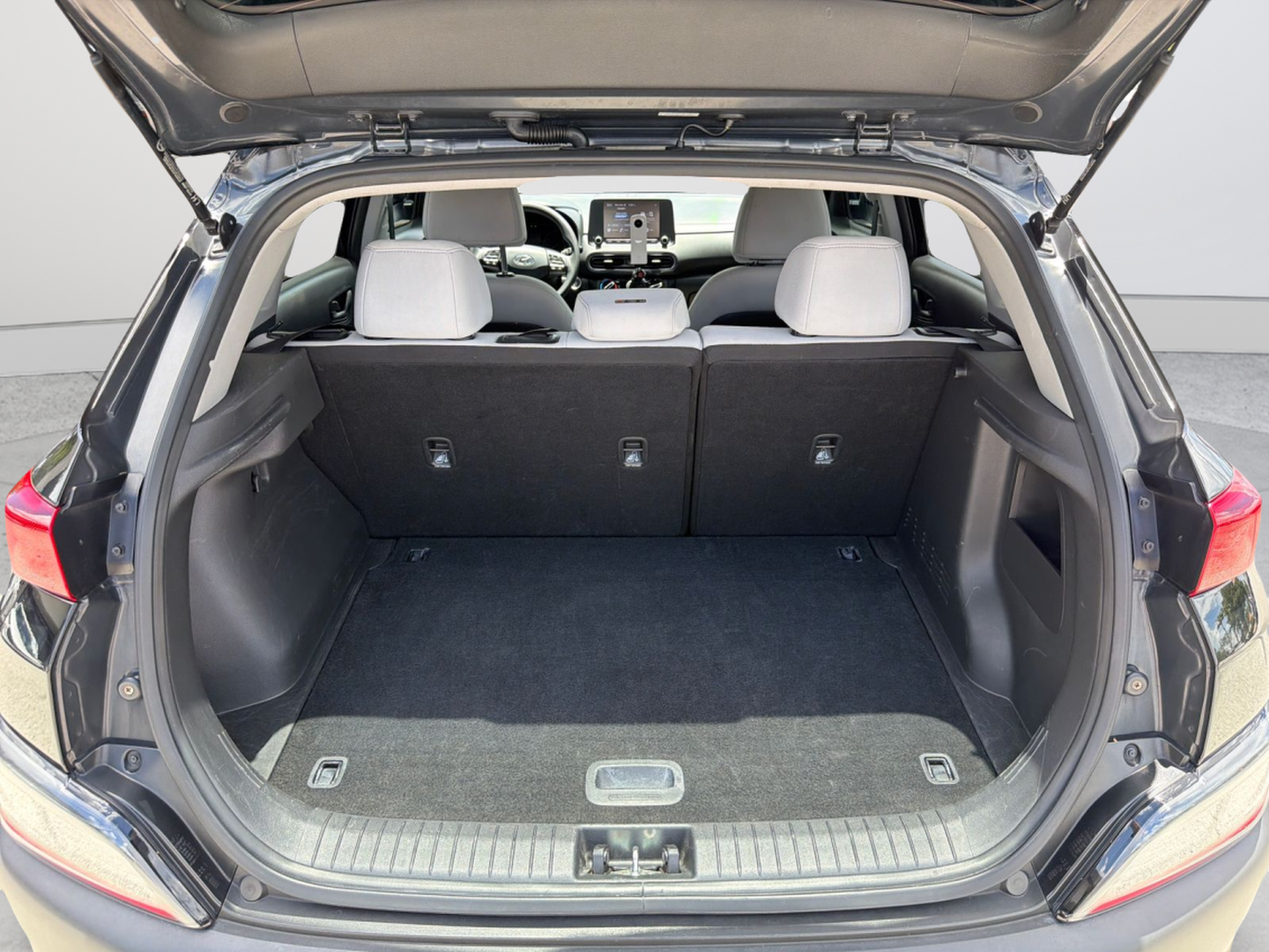 Used 2023 Abyss Black Hyundai SEL image 33