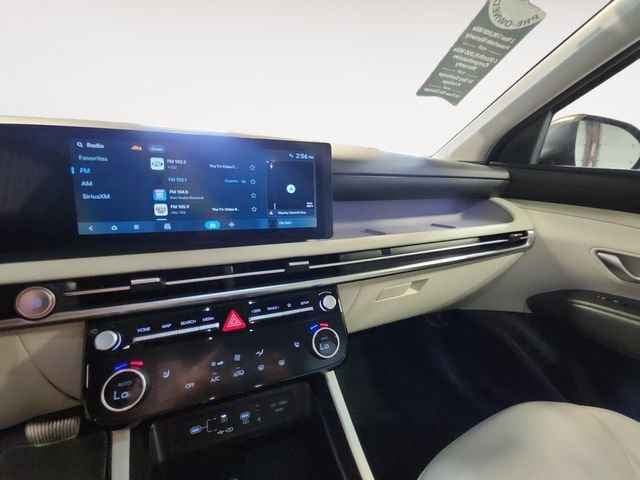 Used 2025 Red Hyundai SEL Convenience image 10