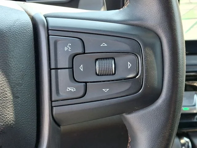 Used 2023 White GMC AT4 image 24