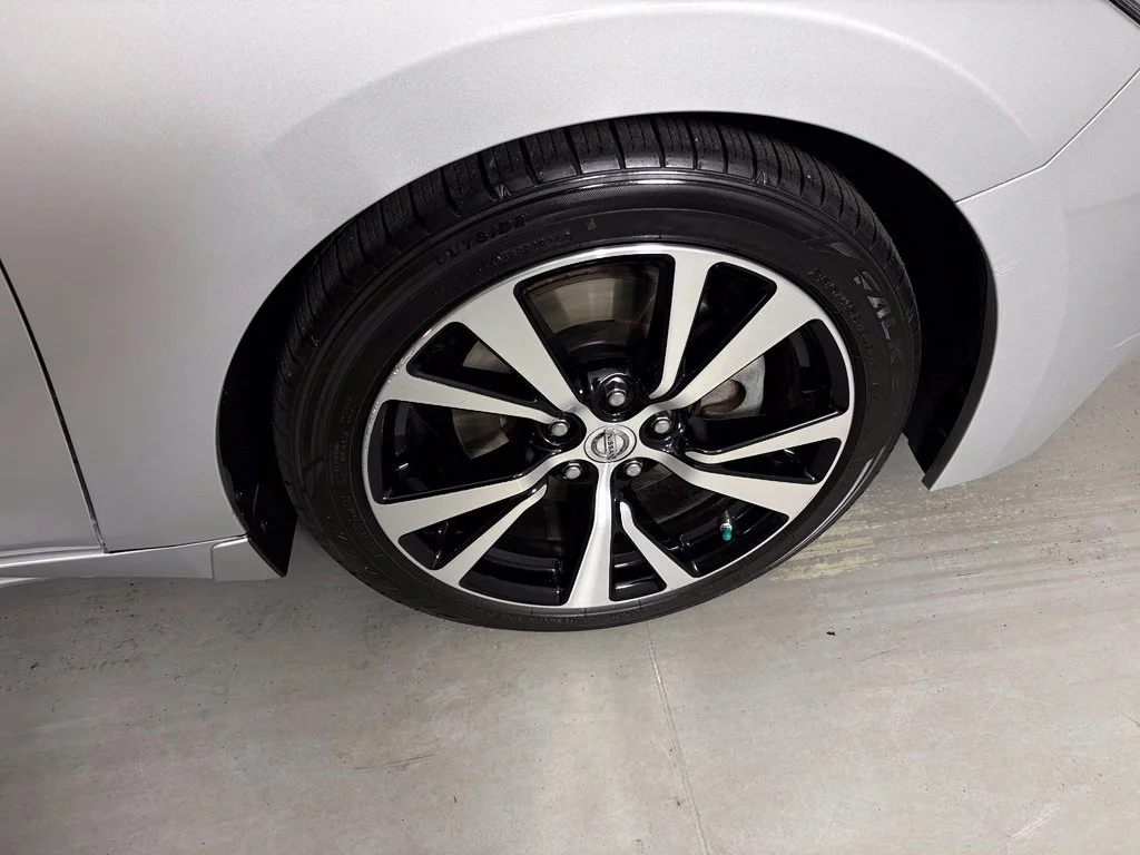 Used 2018 Silver Nissan 3.5 SL image 10
