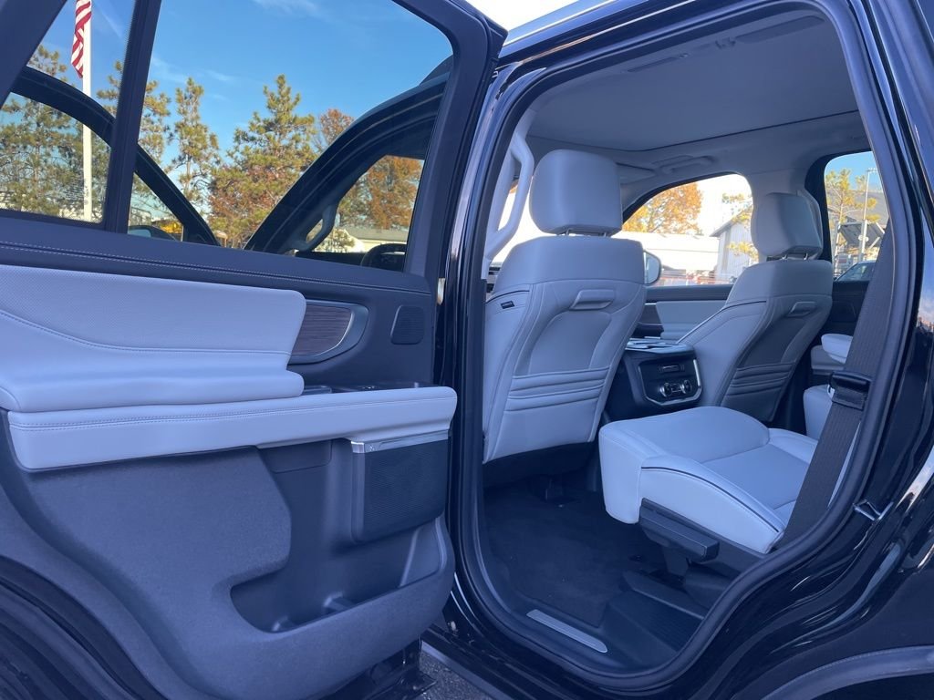 Used 2025 Black Ford Platinum image 29