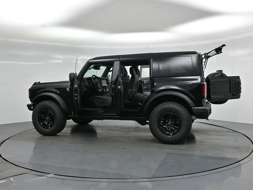 New 2026 Shadow Black Ford Badlands image 35