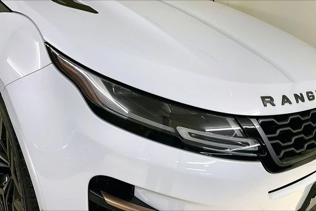 Used 2020 White Land Rover R-Dynamic HSE image 32
