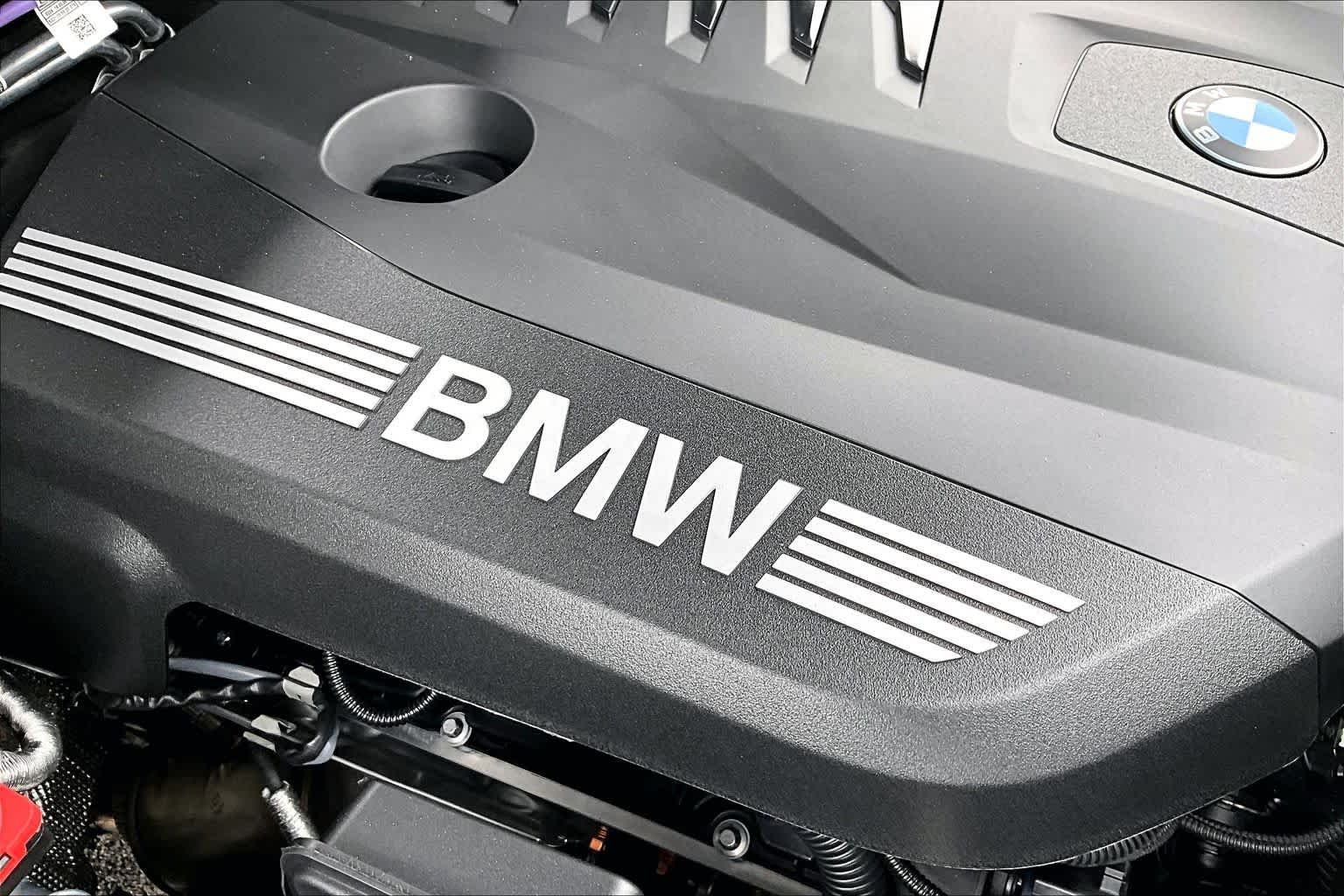 New 2026 Skyscraper Grey Metallic BMW xDrive40i image 17