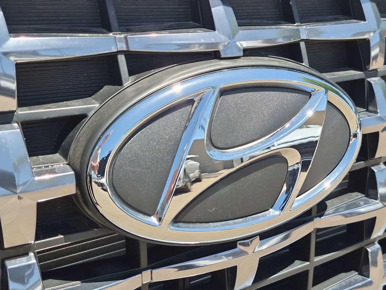 New 2026 Shimmering Silver Hyundai SEL image 11