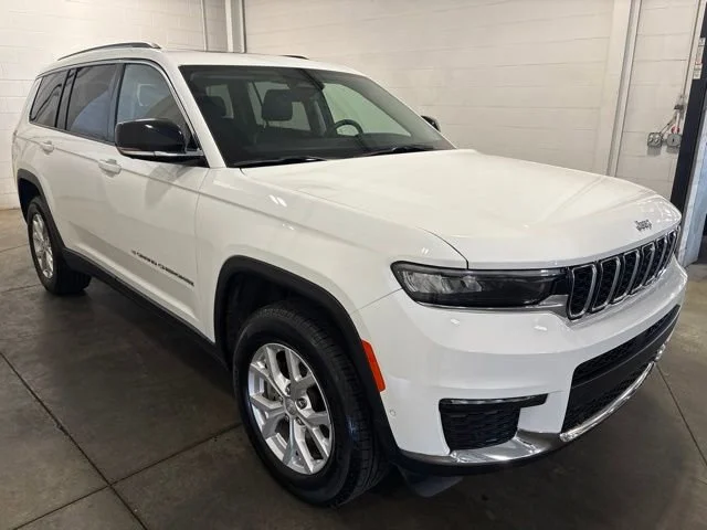 Used 2024 White Jeep Limited 4x4 image 3