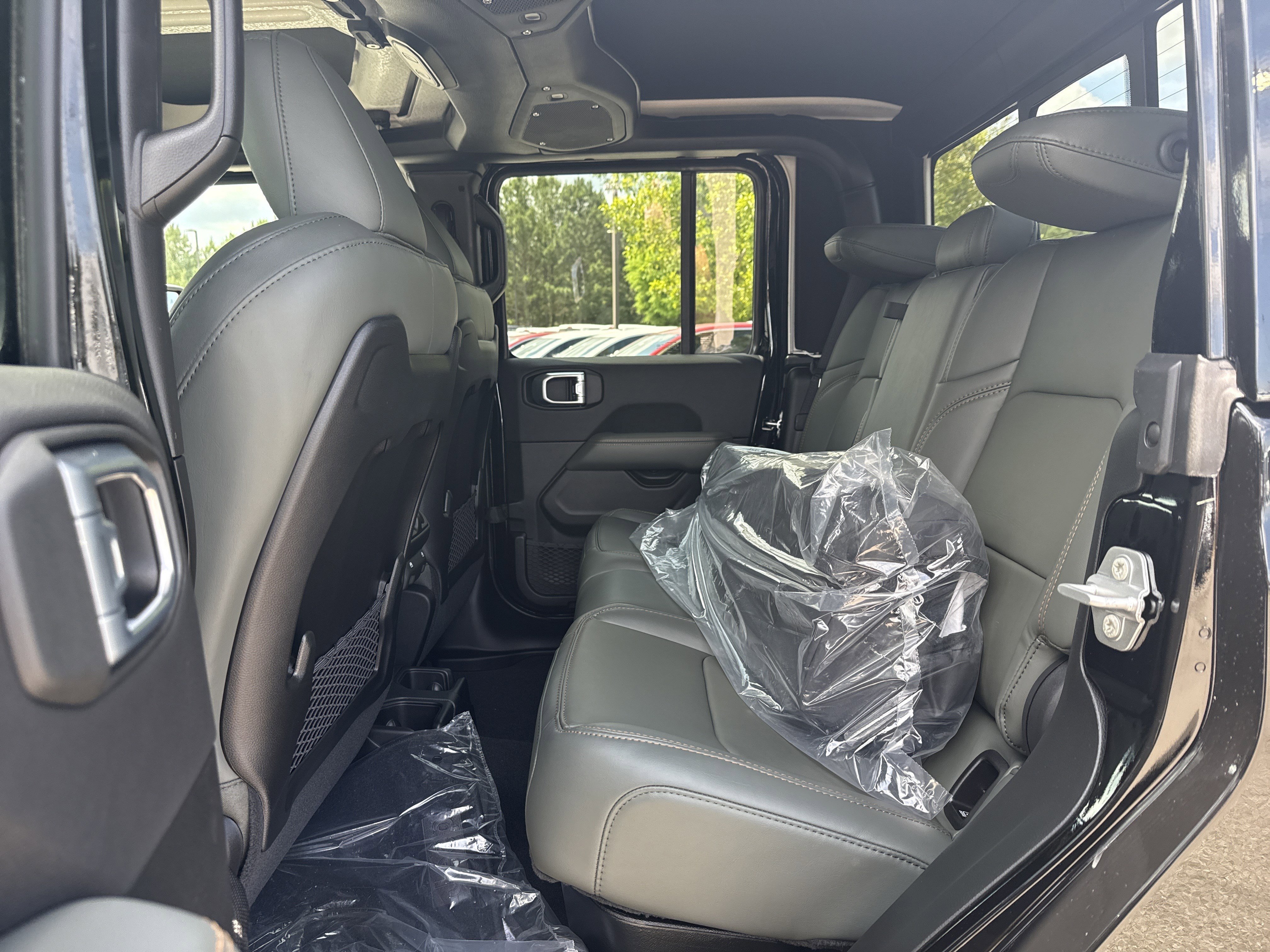 New 2026 Black Clear-Coat Exterior Paint Jeep Mojave X image 21