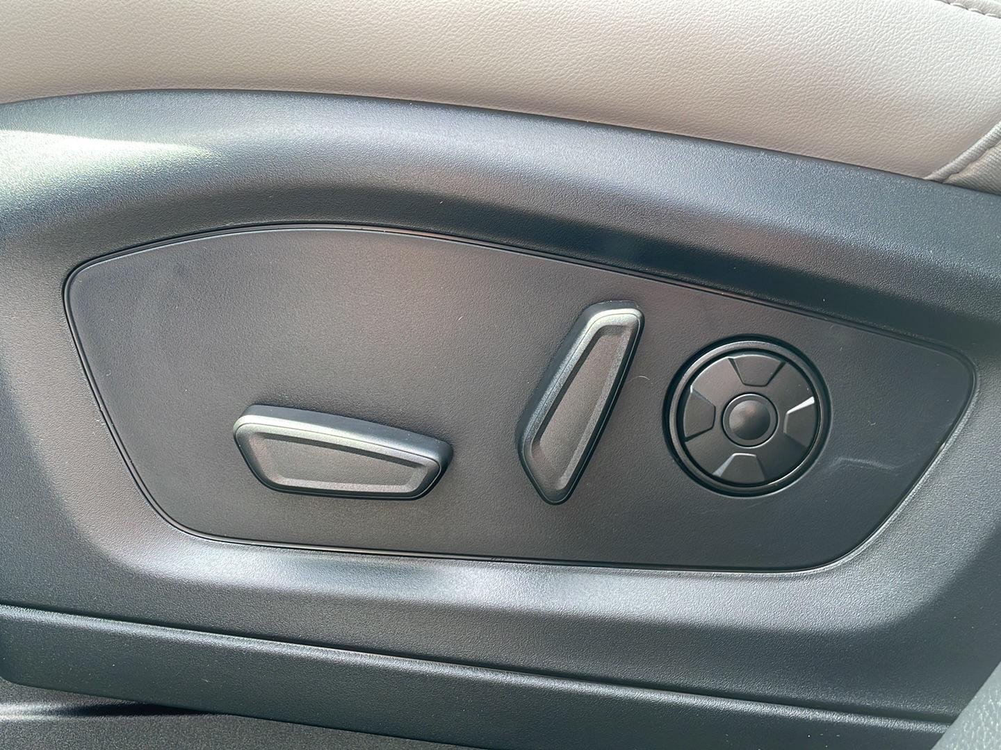 New 2026 Star White Metallic Tri-Coat Ford Platinum™ image 10
