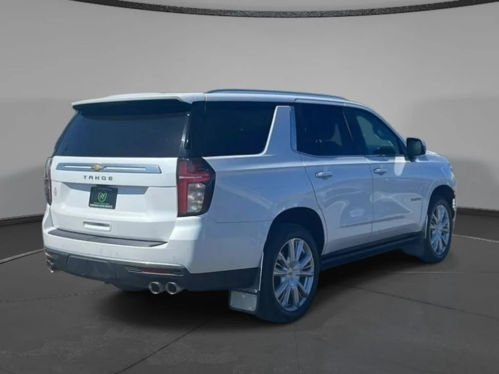 Used 2021 Iridescent Pearl Tricoat Chevrolet High Country image 7