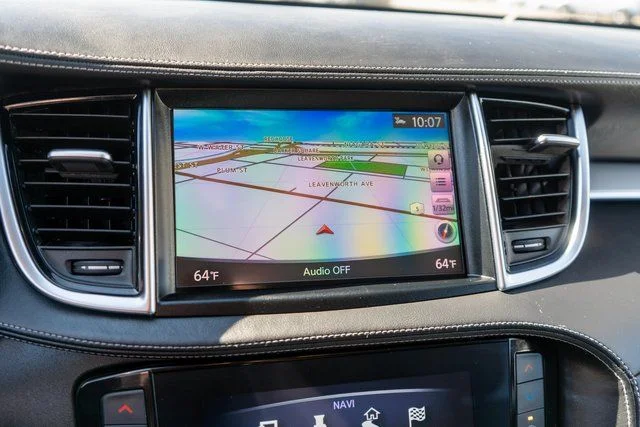 Used 2019 White INFINITI ESSENTIAL image 30
