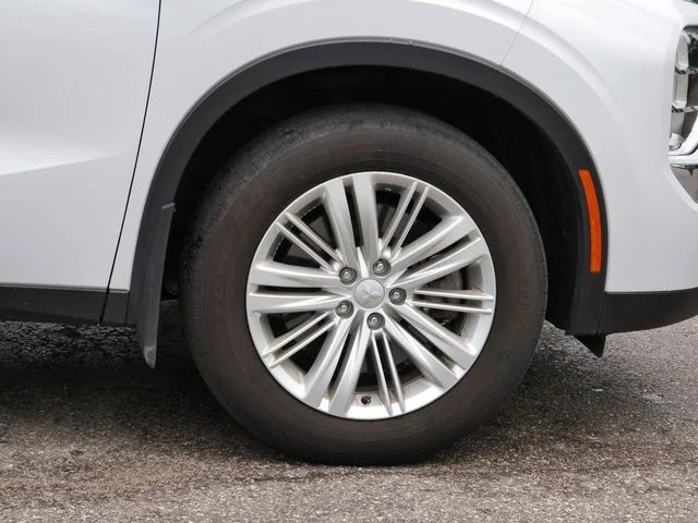 Used 2023 White Diamond Mitsubishi ES image 7