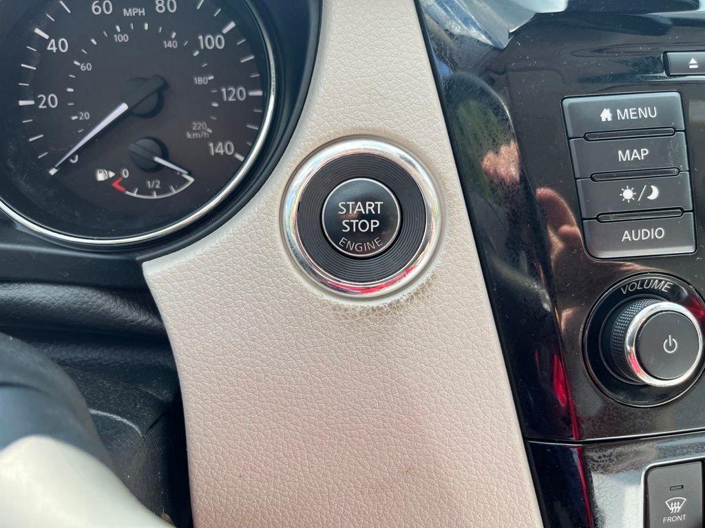 Used 2019 Blue Nissan SL image 36