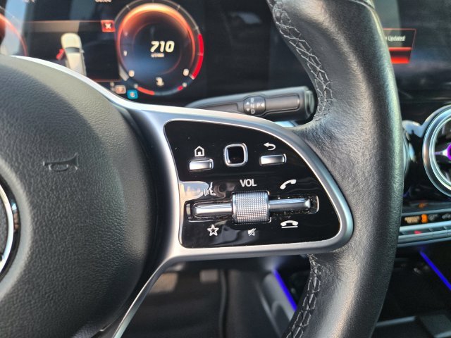 Used 2022 Black Mercedes-Benz GLB 250 image 18