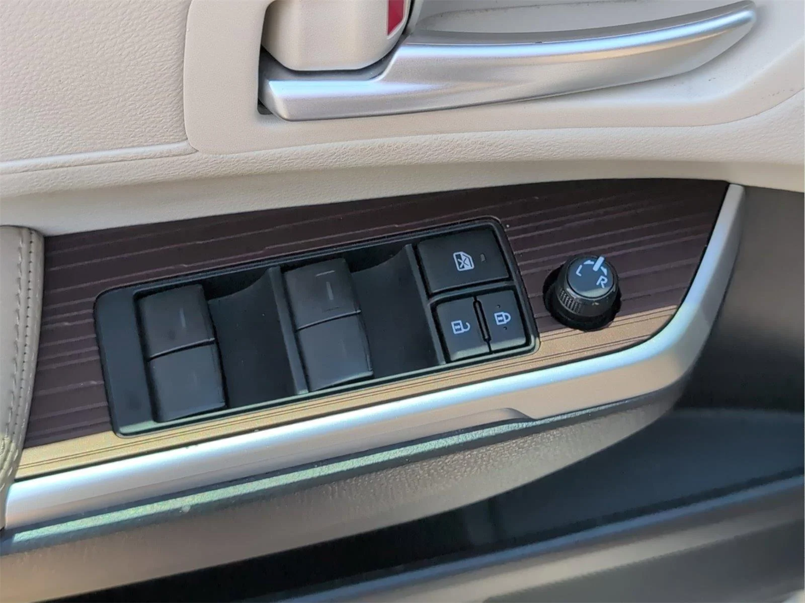 Used 2024 Windchill Pearl Toyota XLE image 17
