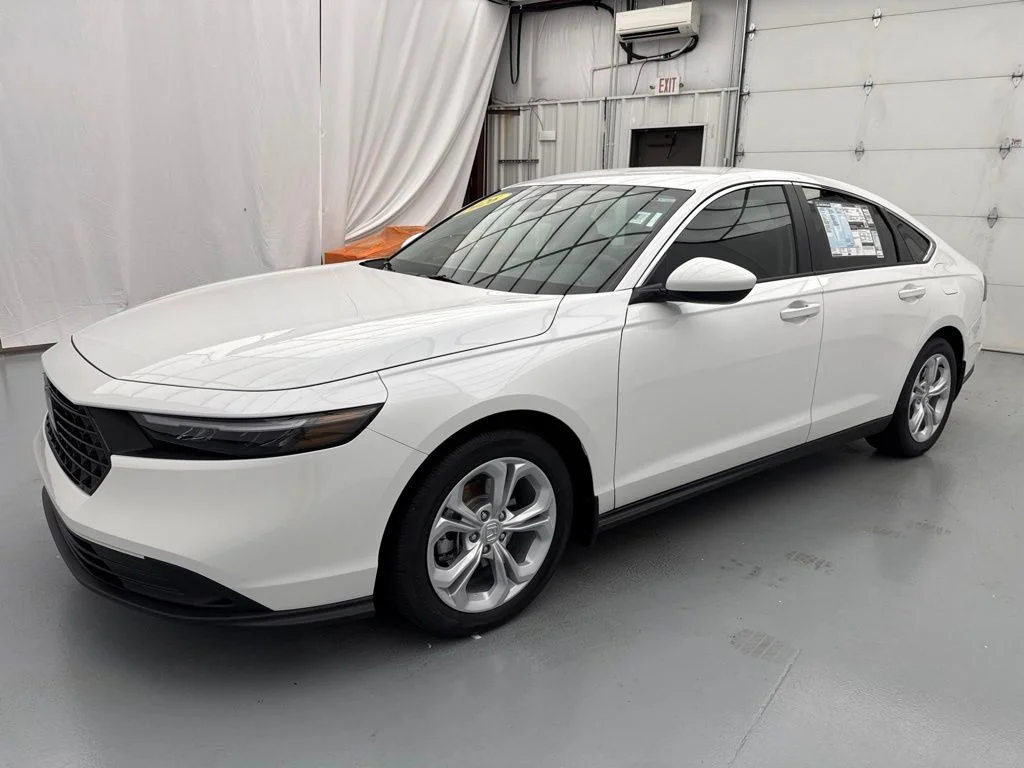 New 2026 Platinum White Pearl Honda LX image 3