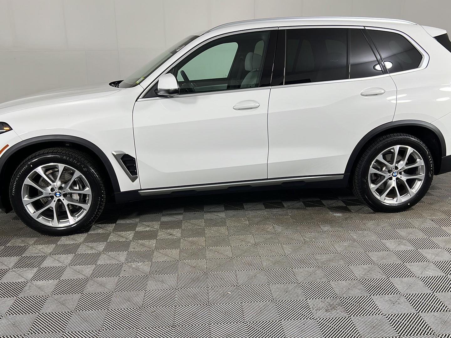 Certified Used 2024 Alpine White BMW xDrive40i image 12