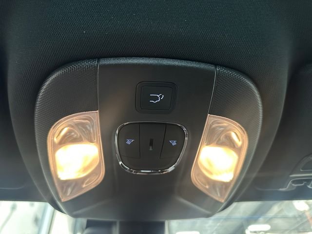 New 2026 Bright White Clear-Coat Exterior Paint Jeep Trailhawk image 32