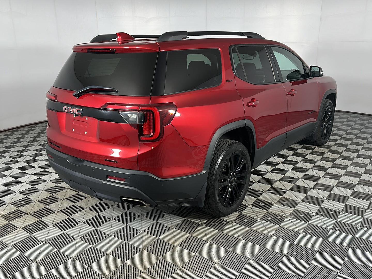 Used 2023 Volcanic Red Tintcoat GMC SLT image 8