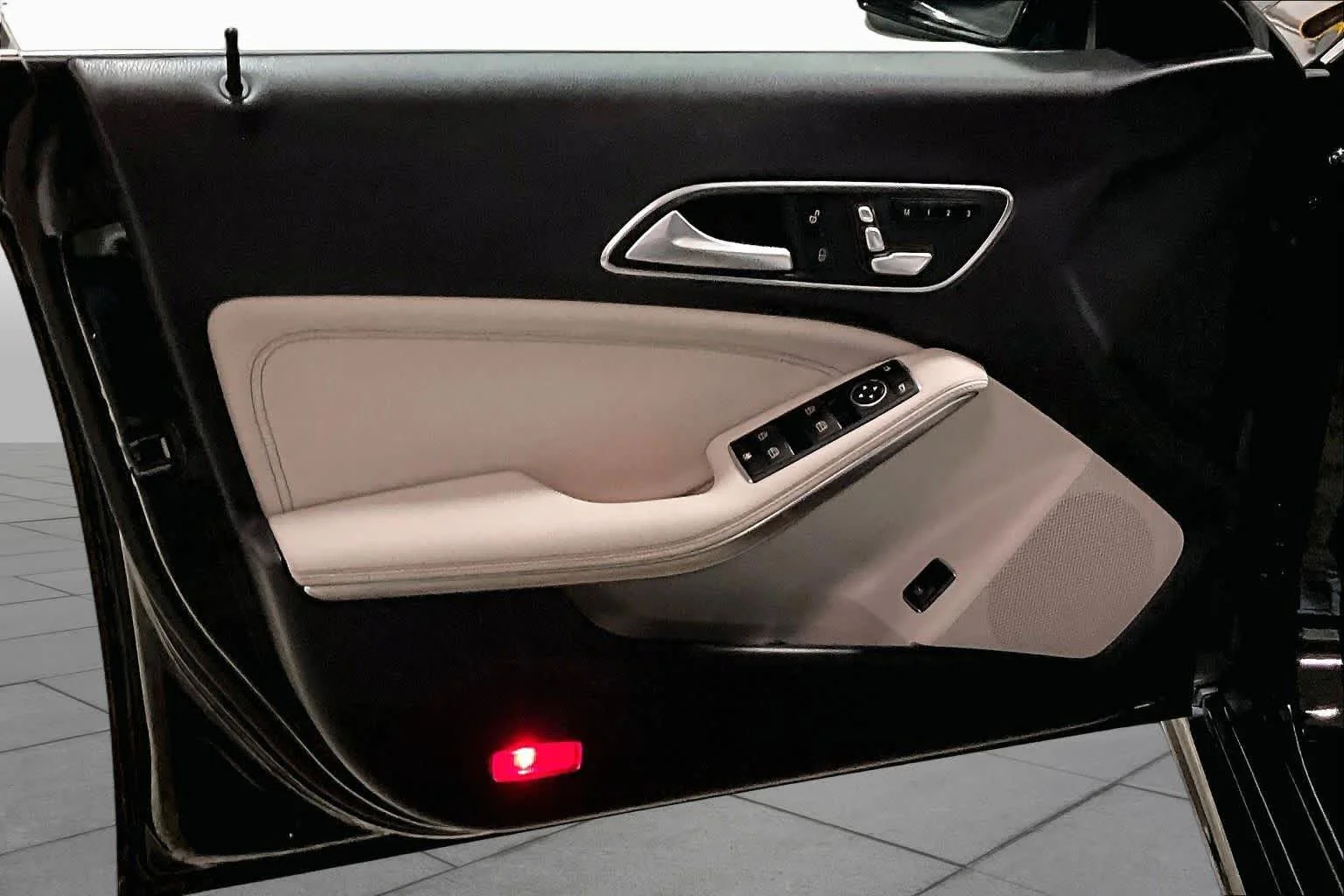Used 2018 Night Black Mercedes-Benz CLA 250 image 21