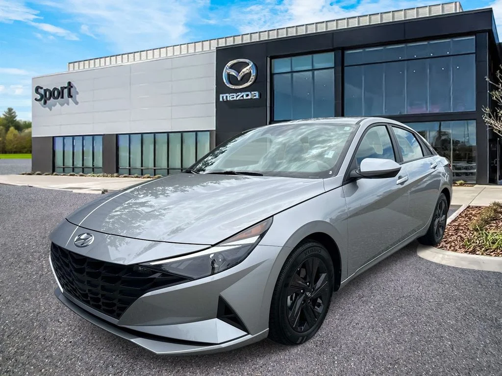 Used 2022 Silver Hyundai SEL image 7