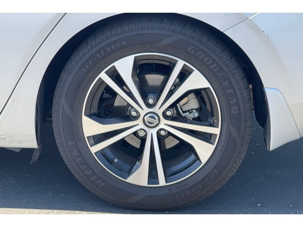 Used 2021 Brilliant Silver Metallic Nissan SV image 11
