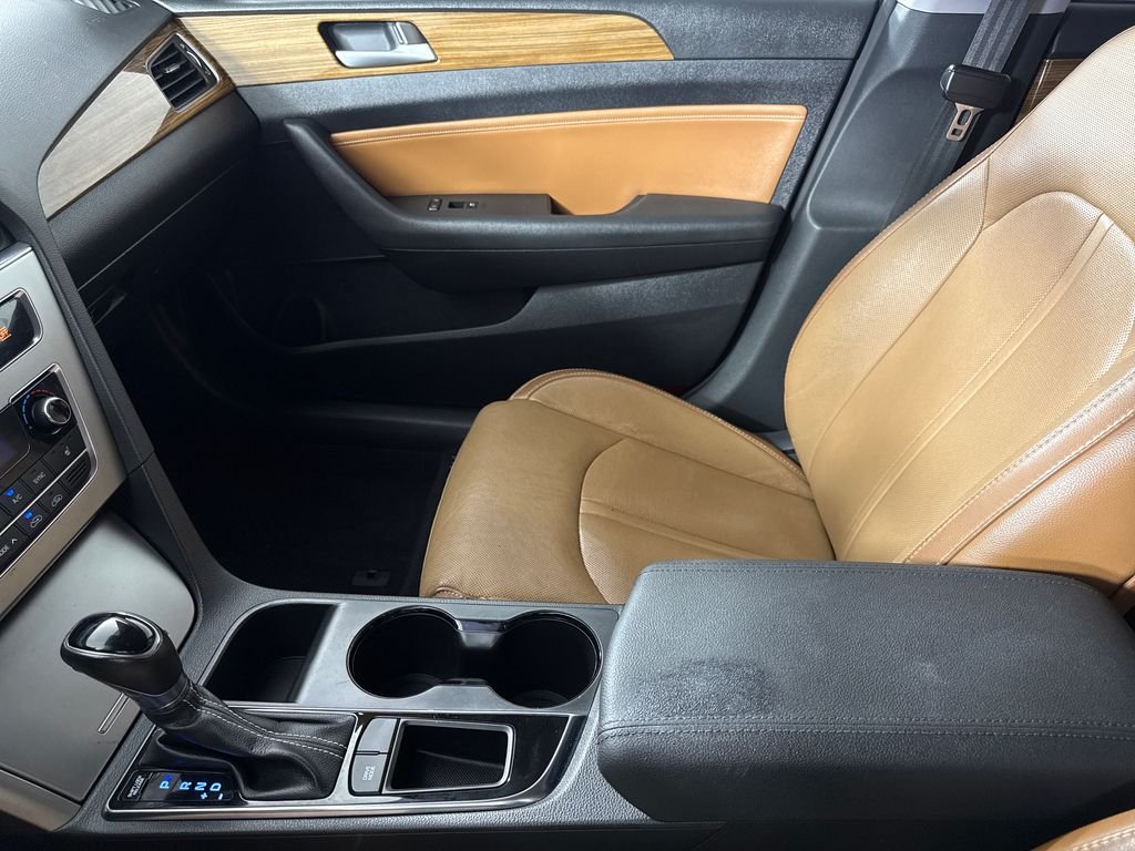 Used 2015 White Hyundai Limited image 20