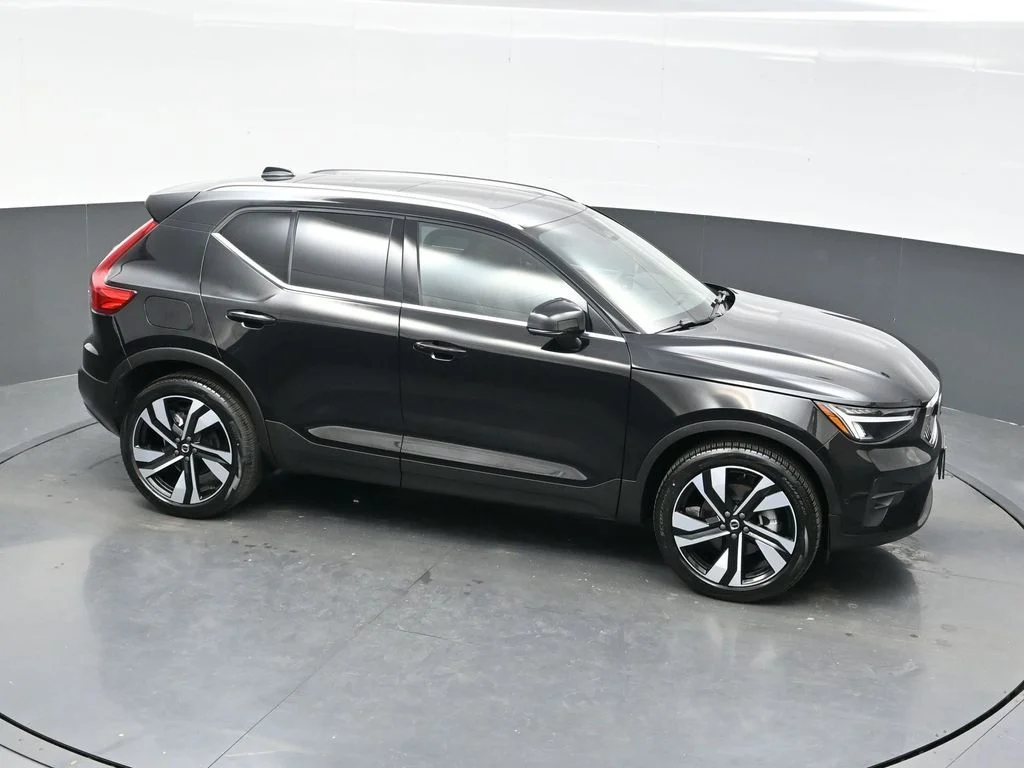 Certified Used 2025 Onyx Black Volvo Plus image 38