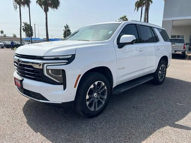 Used 2025 Summit White Chevrolet LS image 3